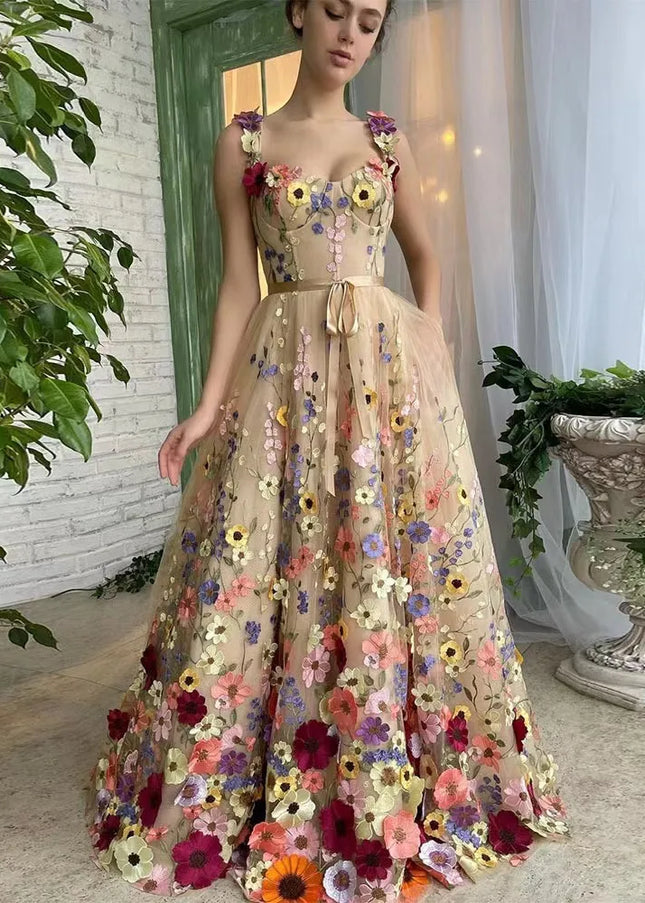 Elegant 3D flower mesh lace dress. -Vestido elegante con flores 3D y encaje de malla