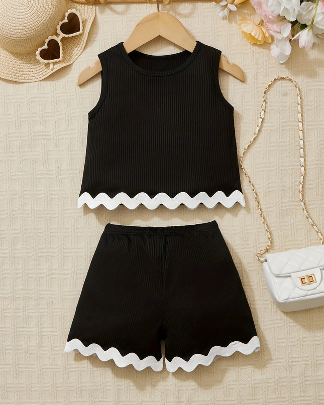 Conjunto Casual Chaleco Elegante de Encaje y Pantalón Corto - Casual Set: Elegant Lace Vest and Shorts